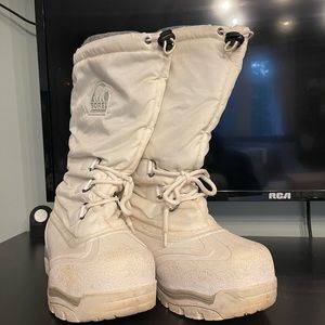 SOREL White Winter Boots. Size 9